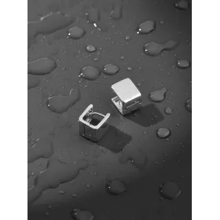 Серьги двухсторонние серебристые кубы 