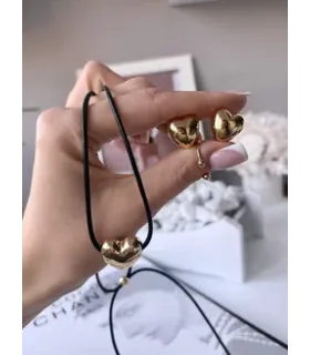 Чокер на шнурке с золотым сердцем