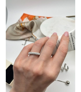 Кольцо с цирконами в белом золоте