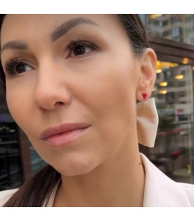 Серьги Сердечко пусеты в золоте с красными цирконами