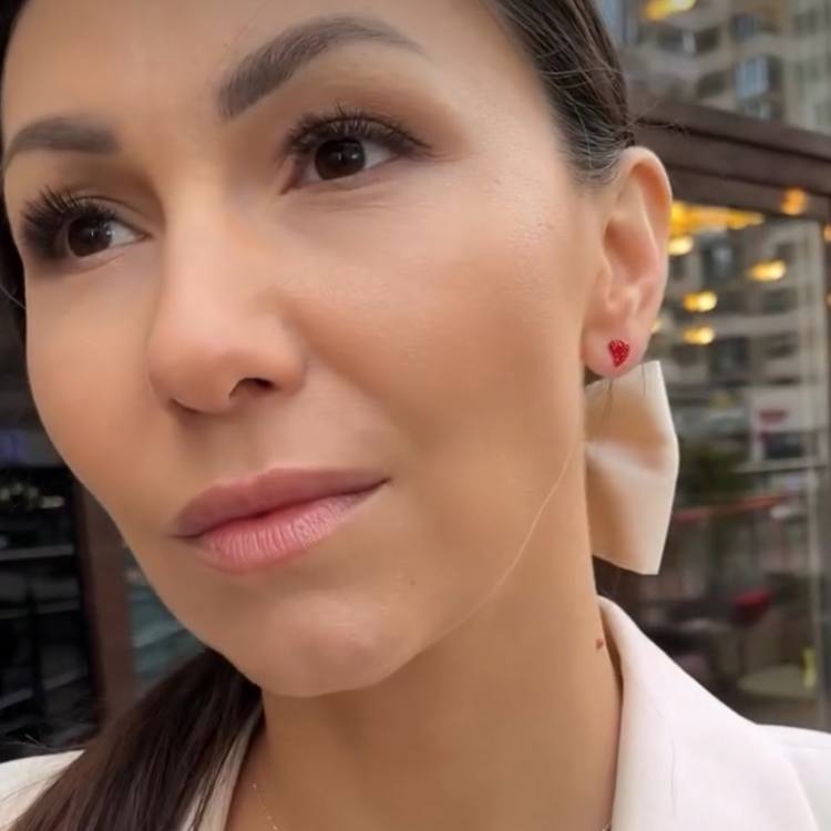 Серьги Сердечко пусеты в золоте с красными цирконами Meduza Crystal