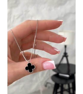 Подвеска Ванклиф с чёрной вставкой  в белом золоте 