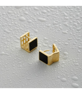 Серьги кубы с черной вставкой в золоте