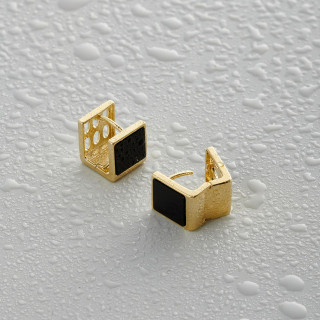 Серьги кубы с черной вставкой в золоте