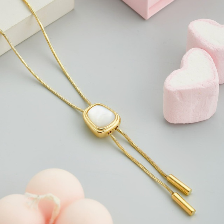 Колье галстук с вставкой перламутр в золоте Meduza Crystal