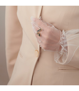 Кольцо регулируемое с черным камнем в золоте