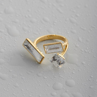 Кольцо регулируемое с белым камнем в золоте