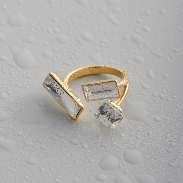 Кольцо регулируемое с белым камнем в золоте Meduza Crystal