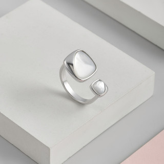 Кольцо безразмерное с перламутром серебристое