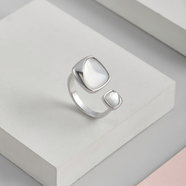 Кольцо безразмерное с перламутром серебристое Meduza Crystal