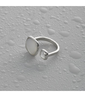 Кольцо безразмерное с перламутром серебристое