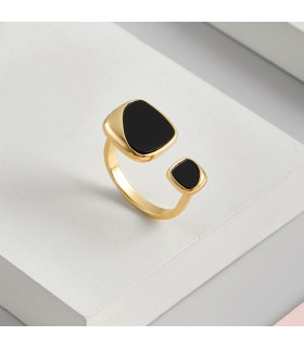 Кольцо безразмерное с вставкой эмаль в золоте