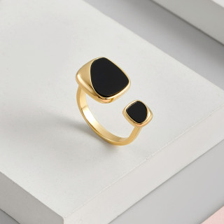 Кольцо безразмерное с вставкой эмаль в золоте