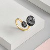 Кольцо регулируемое с черным круглым камнем в золоте Meduza Crystal
