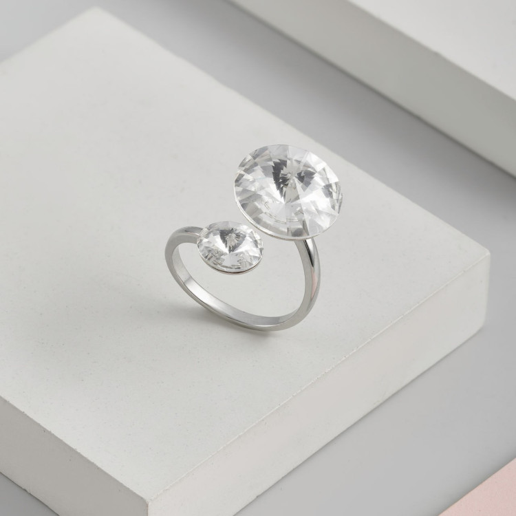 Кольцо регулируемое с белым круглым камнем в серебре Meduza Crystal