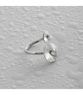 Кольцо регулируемое с белым круглым камнем в серебре