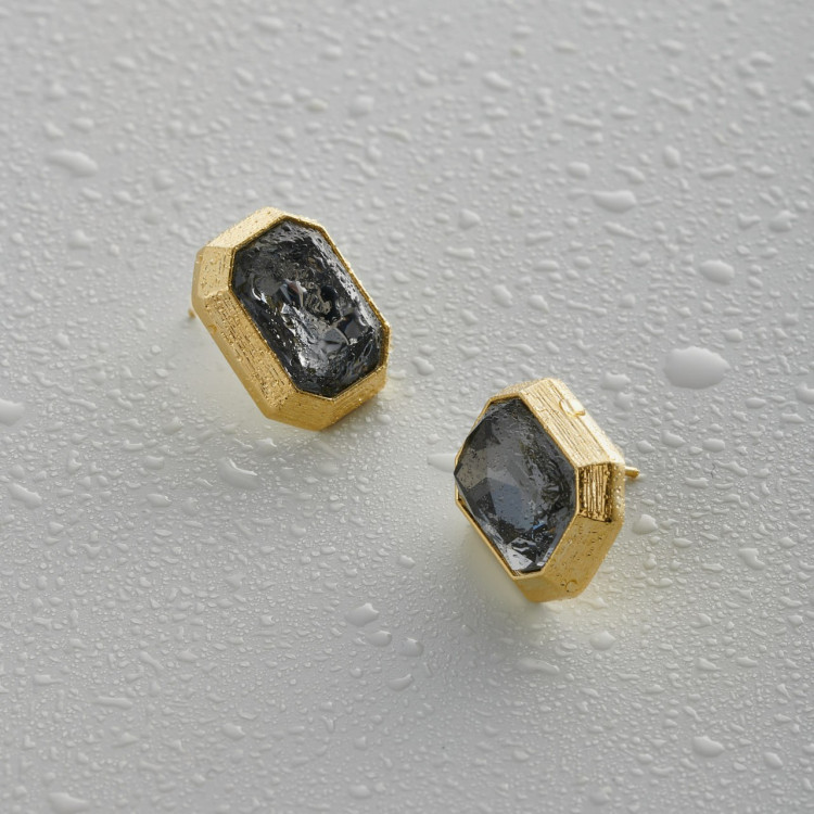 Серьги прямоугольные с чёрным  цирконом в золоте Meduza Crystal