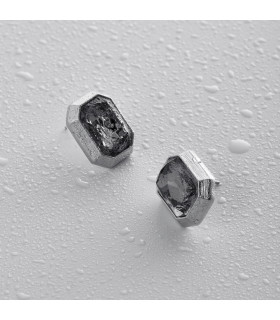 Серьги прямоугольные с чёрным  цирконом серебристые