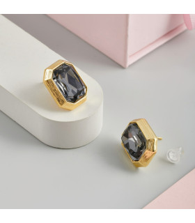 Серьги прямоугольные с чёрным  цирконом в золоте