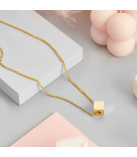 Подвеска на цепочке куб в золоте