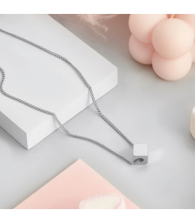 Подвеска на цепочке куб серебристая