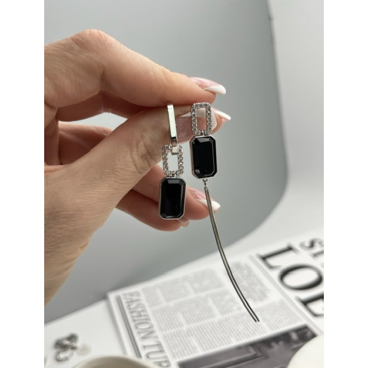 Серьги асимметрия с цирконами в белом золоте Meduza Crystal