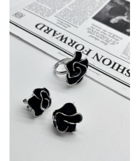 Кольцо Цветок в серебре 