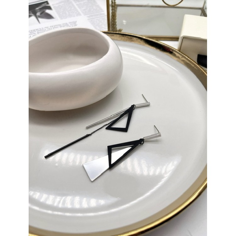 Серьги асимметрия треугольник  в серебре Meduza Crystal