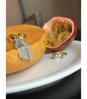 Кольцо безразмерное с висящими в серебре 