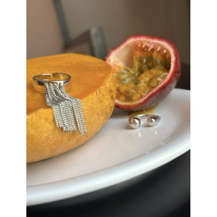 Кольцо безразмерное с висящими в серебре Meduza Crystal