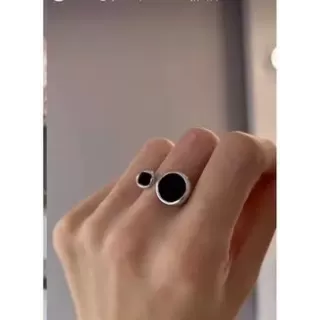 Кольцо безразмерное двойной круг в белом золоте