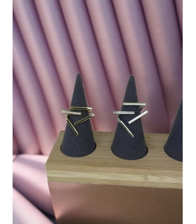 Кольцо асимметрия с цирконами в золоте