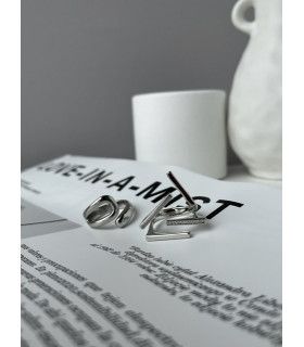 Кольцо асимметрия с цирконами в белом золоте