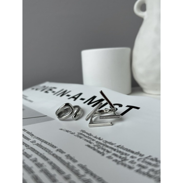 Кольцо асимметрия с цирконами в белом золоте Meduza Crystal