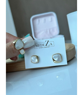 Кольцо безразмерное с перламутром в золоте 