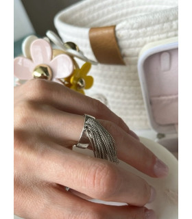 Кольцо безразмерное с висящими в серебре 