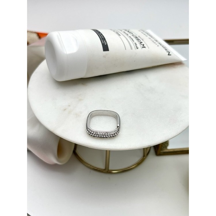 Кольцо с цирконами в белом золоте Meduza Crystal