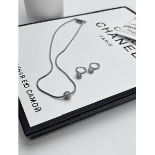 Серьги на колечках серебристые шарик  с россыпью цирконов