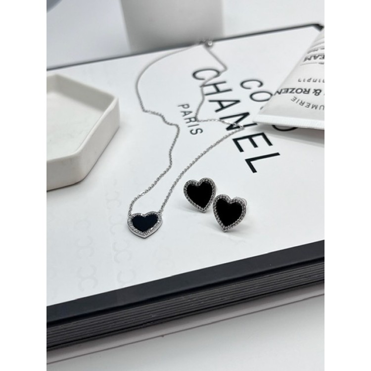 Серьги Сердечки пусеты в белом золоте Meduza Crystal