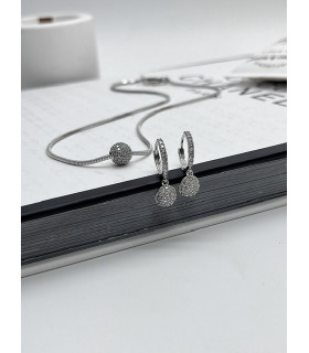 Серьги на колечках серебристые шарик  с россыпью цирконов