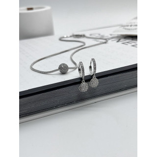 Серьги на колечках серебристые шарик  с россыпью цирконов