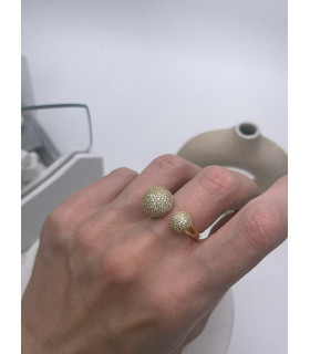 Кольцо Шар в золоте с россыпью цирконов