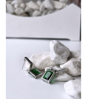 Серьги с зелёным цирконом серебристые