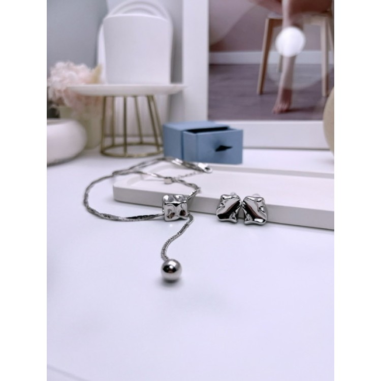 Серьги мятый квадрат серебристые Meduza Crystal