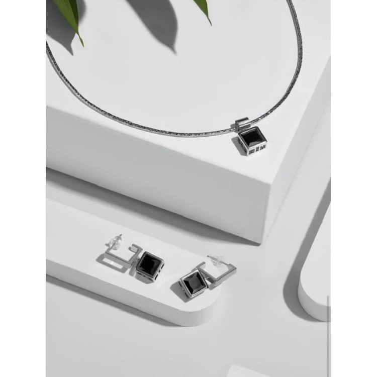 Серьги с чёрным  цирконом серебристые Meduza Crystal