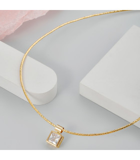 Подвеска с белым цирконом в золоте 