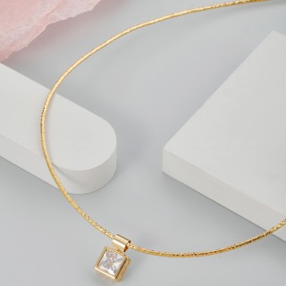 Подвеска с белым цирконом в золоте 