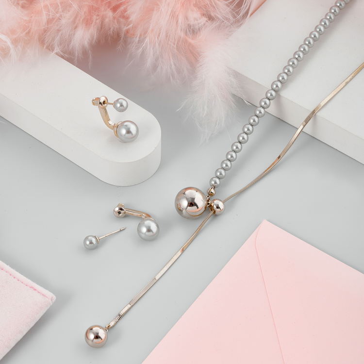 Серьги Диор с жемчугом Майорка в кофейном цвете