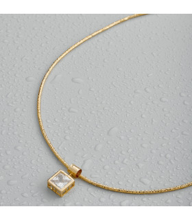 Подвеска с белым цирконом в золоте 