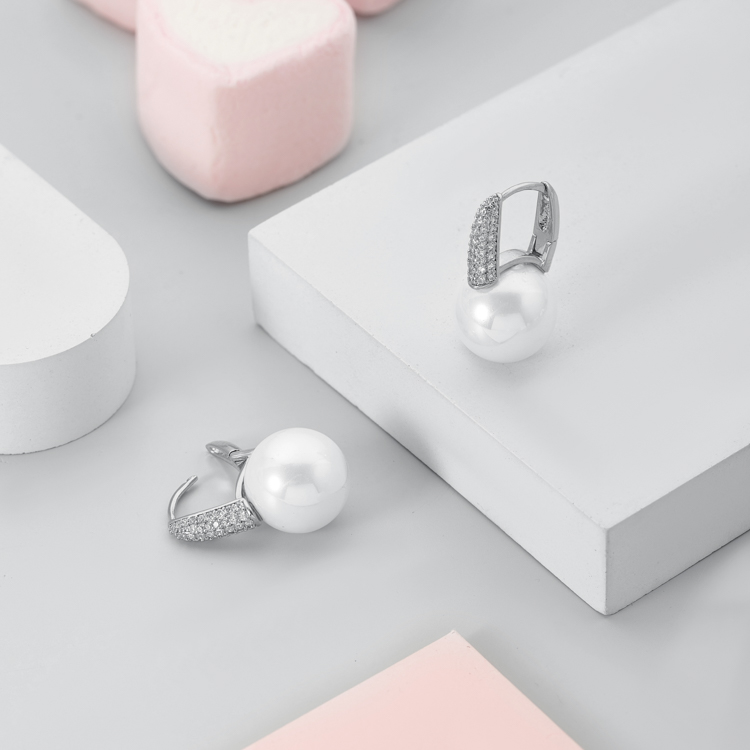 Серьги с жемчугом Майорка с цирконами в белом золоте